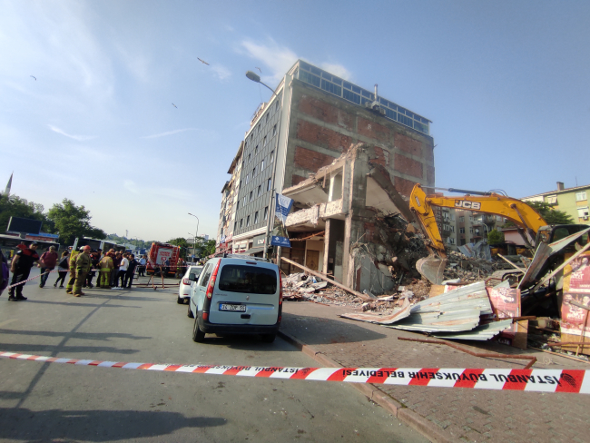 Kadıköy'deki yıkımda çökme meydana geldi