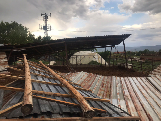 Denizli'de rüzgar hayatı olumsuz etkiledi