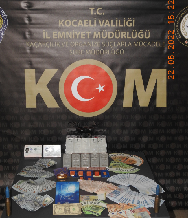 FETÖ şüphelilerinin evinden helikopter mühimmatı ve sahte pasaportlar çıktı