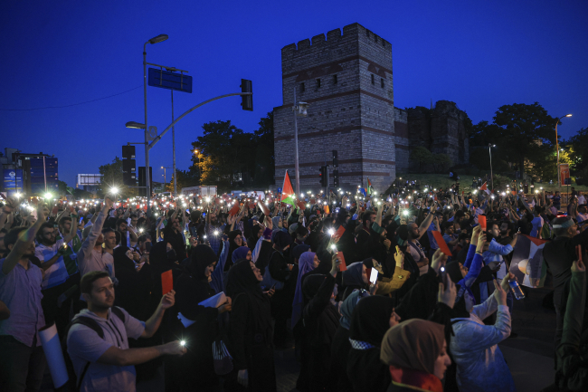 İstanbul'da Mavi Marmara yürüyüşü