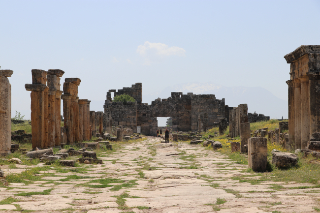 Pamukkale'ye 2022'nin ilk 5 ayında 431 bin turist geldi