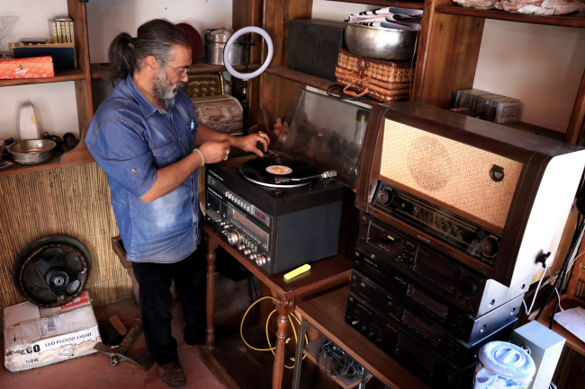 Antika aşkı 30 yıllık işini bıraktırdı