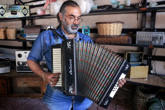 Antika aşkı 30 yıllık işini bıraktırdı