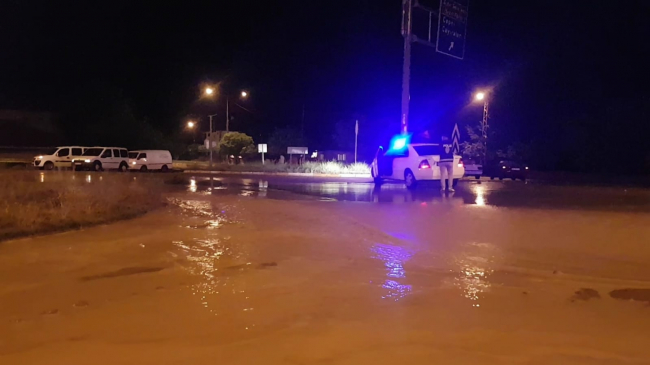 Sel nedeniyle kapanan Sivas-Kayseri kara yolu ulaşıma açıldı