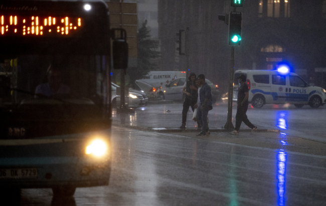 Ankara'da şiddetli yağış etkili