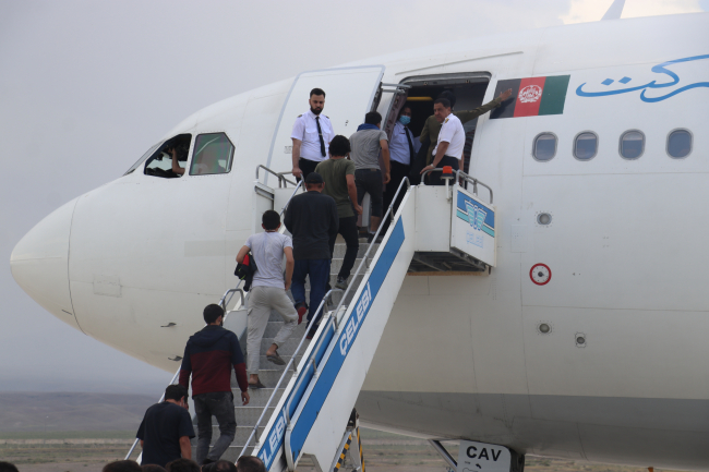 Iğdır'da 1237 düzensiz göçmen ülkelerine gönderildi