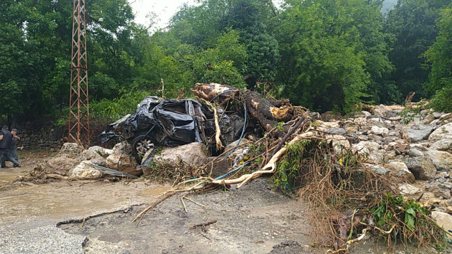 Adana'da sağanak: Dere taştı, evleri su bastı