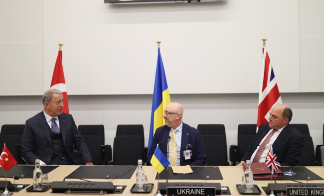 Türkiye, İngiltere ve Ukrayna Savunma bakanları bir araya geldi