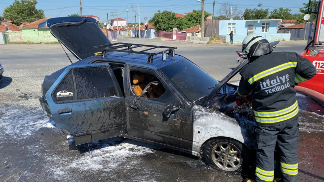 Tekirdağ'da seyir halindeki otomobilde yangın çıktı