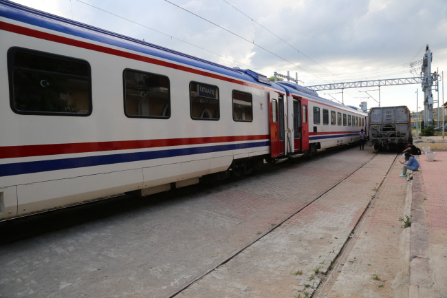 Ankara-Kayseri demir yolu ulaşıma kapandı