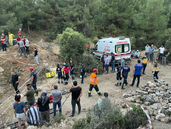 Manisa'da su hattı kazı çalışmasında göçük meydana geldi