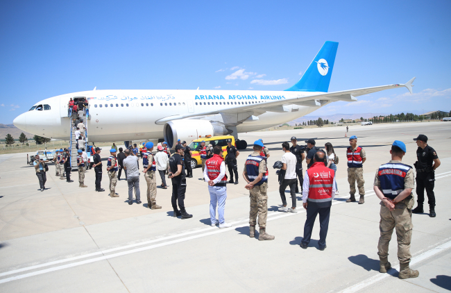454 düzensiz göçmen daha sınır dışı edildi
