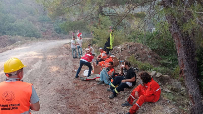 Kızılay'dan Marmaris'teki orman yangınına müdahale eden ekiplere destek