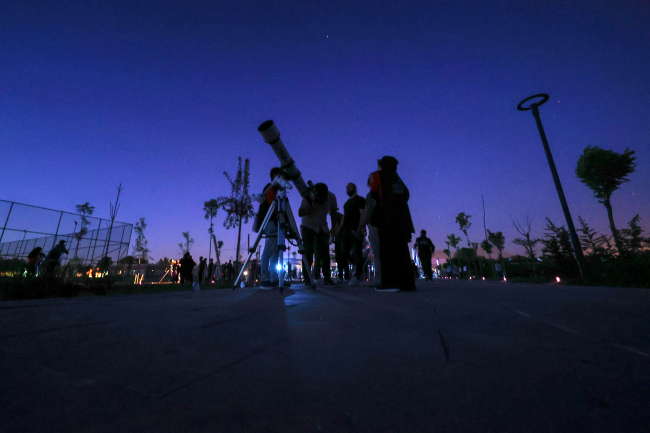 Van'da ilk kez düzenlenen etkinlikte gökyüzü gözlemlendi
