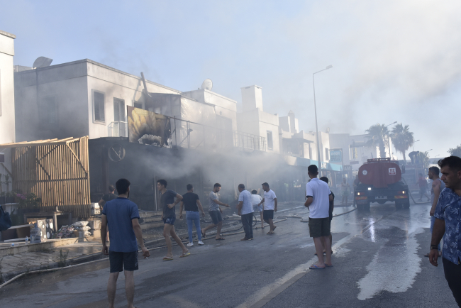 Bodrum'da yangın: 3 iş yeri ile 2 ev zarar gördü