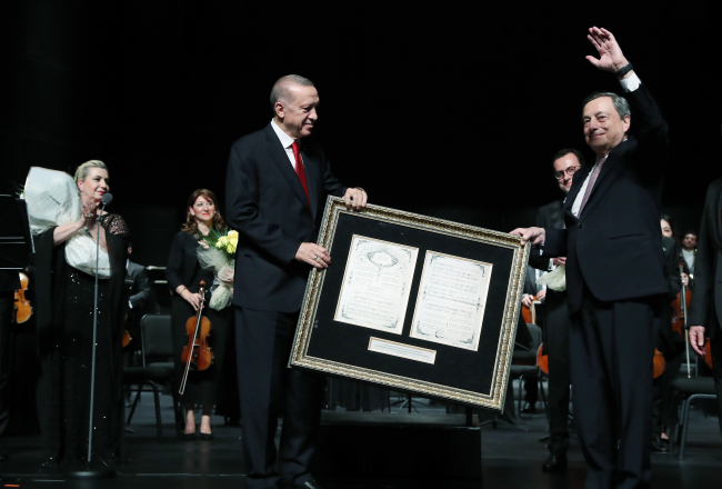 Erdoğan ve Draghi İtalyan-Türk Dostluk Zirvesi özel konserini izledi