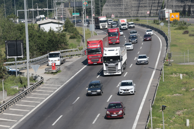 Anadolu Otoyolu'nda bayram yoğunluğu sürüyor
