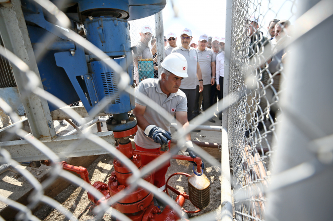 Bakan Dönmez: Adana'da yıl sonuna kadar 8 kuyu daha açacağız