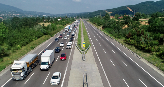Bolu Dağı'nda araç kuyruğu oluştu
