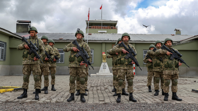 "Hudut kartalları" zorlu şartlarda vatan nöbetinde