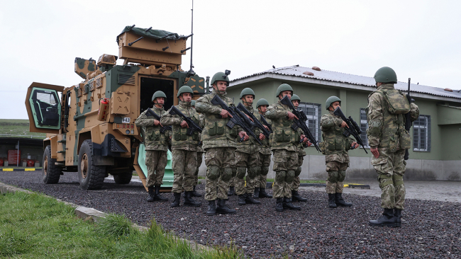 "Hudut kartalları" zorlu şartlarda vatan nöbetinde