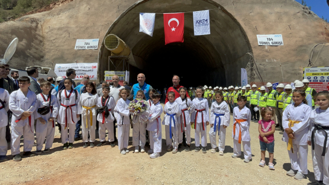 Bakan Karaismailoğlu: 100 yıllık kalkınma ihtiyacımızı 20 yıla sığdırmayı başardık
