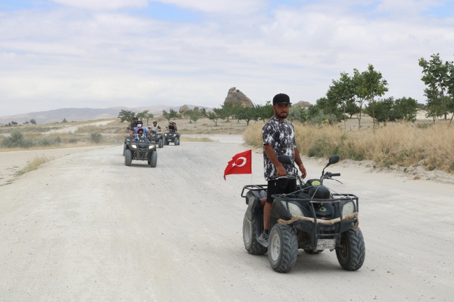 Bayram tatilinde Kapadokya'ya turistler akın etti