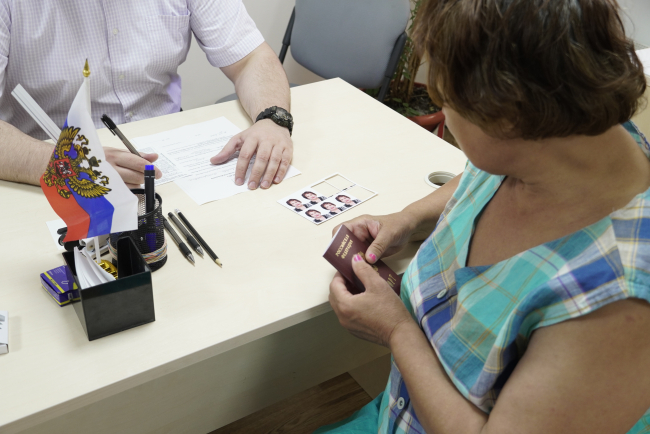 Rusya, Ukrayna'da kontrolüne geçirdiği bölgelerde Rus vatandaşlığı dağıtıyor