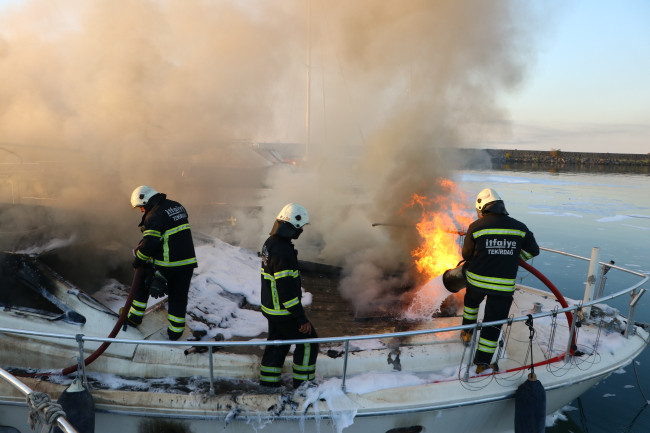 Tekirdağ'da yat limanında yangın