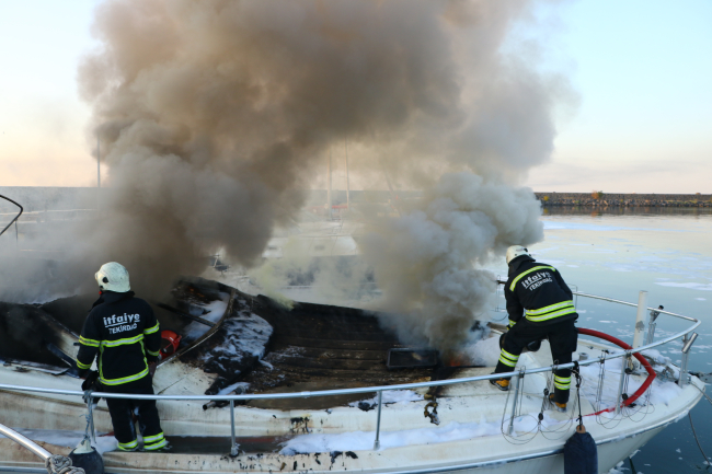 Tekirdağ'da yat limanında yangın