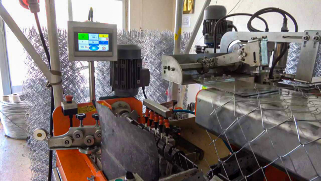 Siirt'te tel örgü üretiyor, yurdun dört bir yanından sipariş alıyor