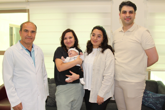 745 gram doğan bebeklerine aylar sonra kavuştular