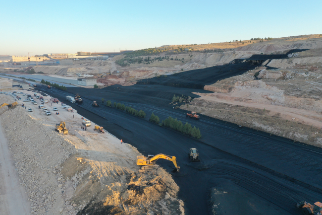 Atık çamur deposu taştı: TAG Otoyolu'nda temizlik çalışması sürüyor