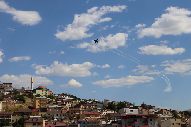 SOLOTÜRK'ün Bayburt semalarındaki gösterisine büyük ilgi