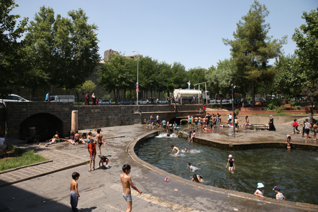 Güneydoğu'da aşırı sıcak bunaltıyor: Sıcaklıklar 47 dereceyi aştı