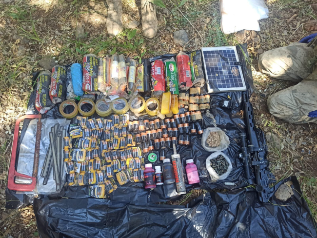 Tunceli'de 3 sığınak imha edildi