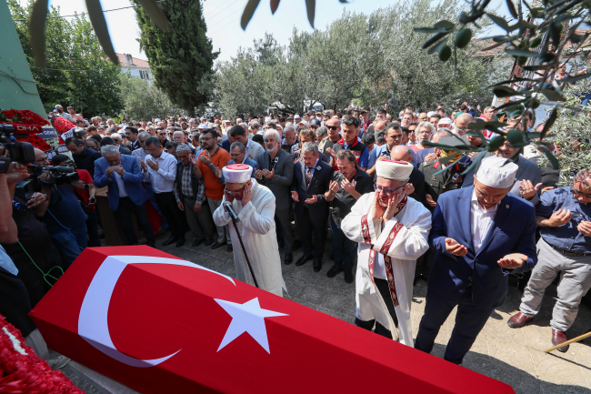 Şehit Reşat Ergin'in cenazesi Manisa'da toprağa verildi