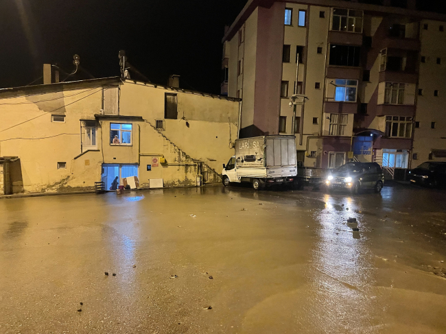 Artvin'de sağanak baskınlara neden oldu