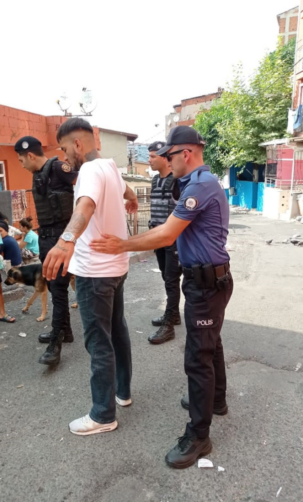 Şişli'de asayiş uygulaması: 796 kişi denetlendi