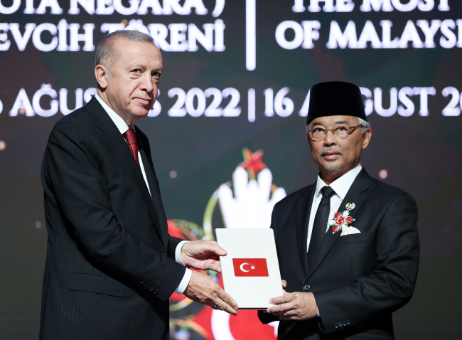 Cumhurbaşkanı Erdoğan, Malezya Kralı Sultan Abdullah Şah ile görüştü