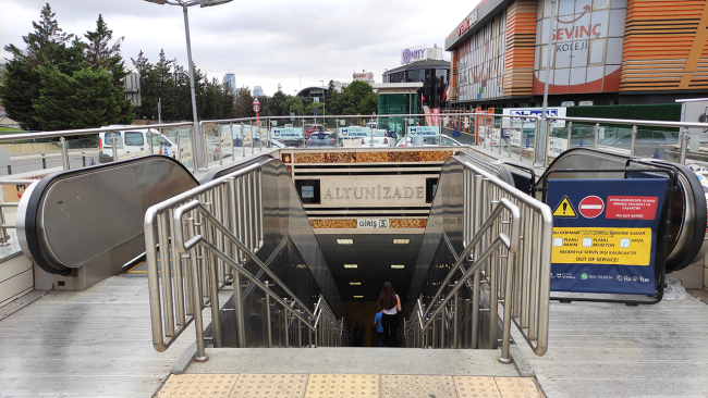 Toplu ulaşım durakları İstanbulluların çilesine çile katıyor