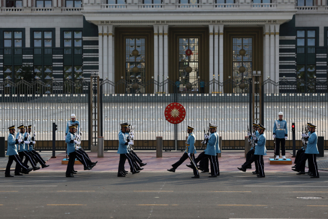 Cumhurbaşkanlığı Muhafız Alayı'nın gösterisi ilgiyle izlendi