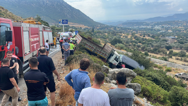 Sanatçı İbrahim Tatlıses trafik kazası geçirdi - Son Dakika Haberleri