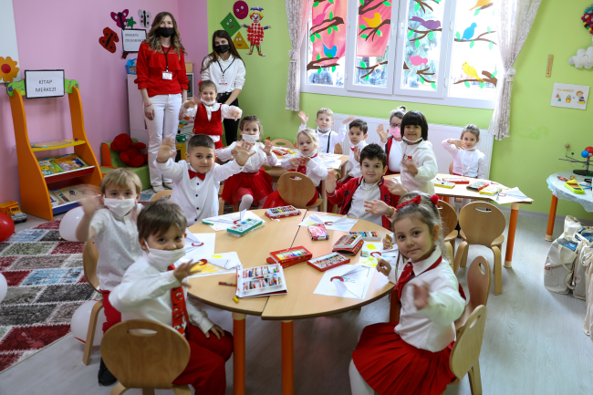 Türk Kızılay, bu yıl 10 milyon lira eğitim yardımı yaptı