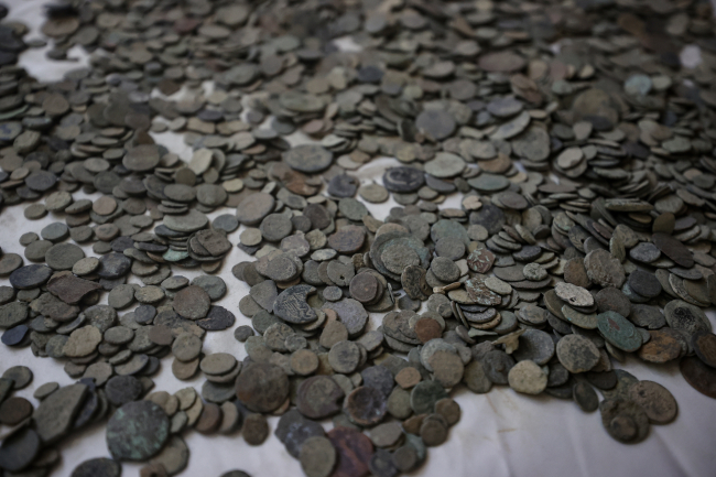 İstanbul'da tarihi eser operasyonu: 34 bin 550 sikke ele geçirildi