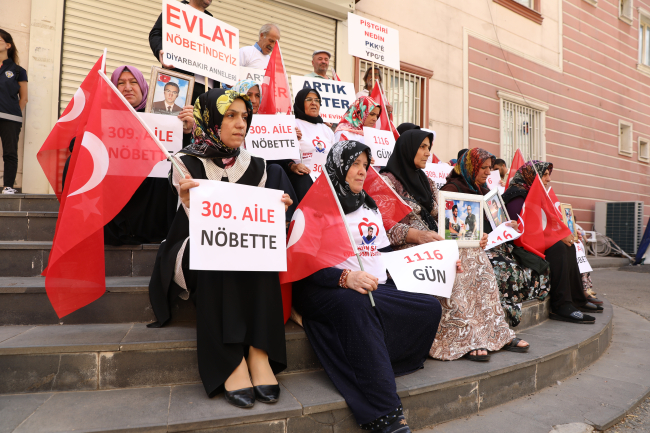 Evlat nöbetine 5 aile daha katıldı