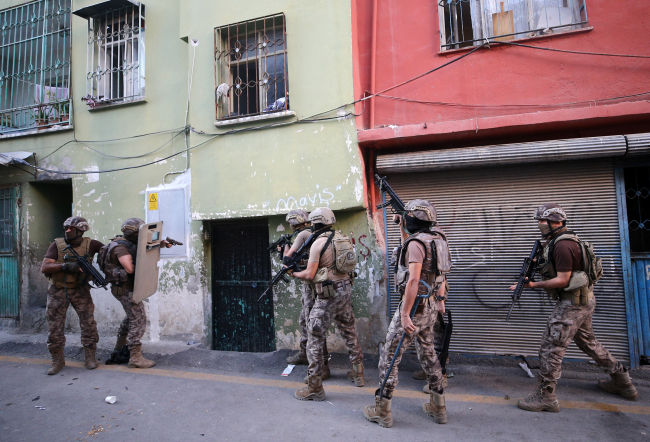 Mersin'de DEAŞ operasyonu: 10 gözaltı kararı