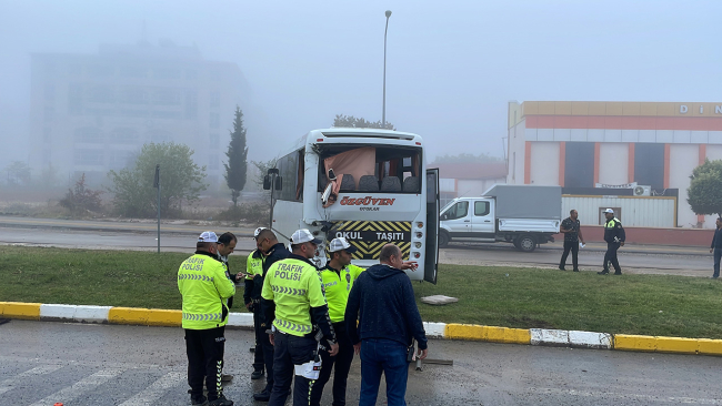 Edirne'de servis araçları çarpıştı: 20 yaralı