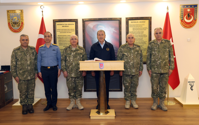 Bakan Akar sınır birliklerinin komutanları ile toplantı yaptı