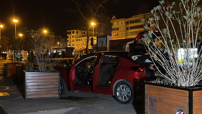 Kadıköy’de polisin dur ihtarına uymayan 4 zanlı yakalandı